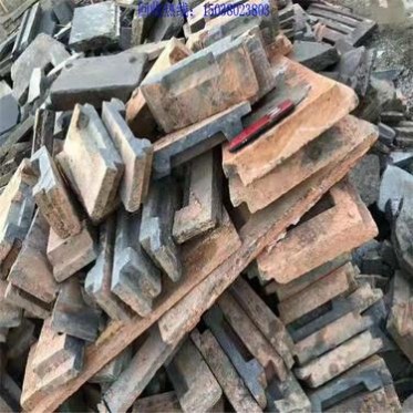 六偏磷酸鈉爐子廢舊碳化硅磚回收 宏豐長期收購六偏廠廢舊碳化硅板