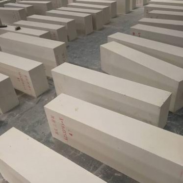 供應粘土保溫磚泡花堿電熔鋯剛玉磚價格優惠